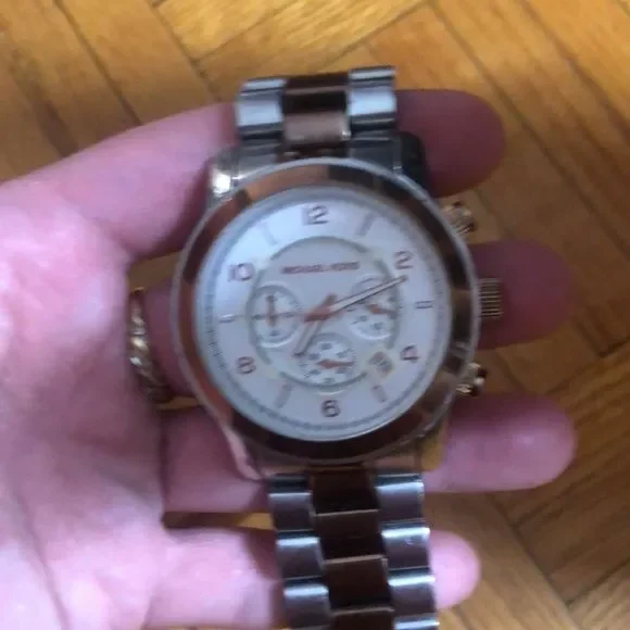 Big face ladies Michael Kors watch - Picture 2 of 6